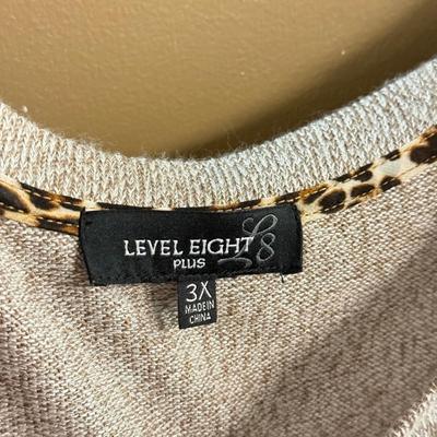 LOT 142: Women’s Tops: Some NWT