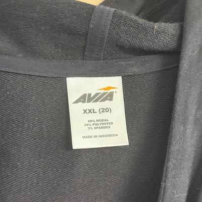 LOT 142: Women’s Tops: Some NWT