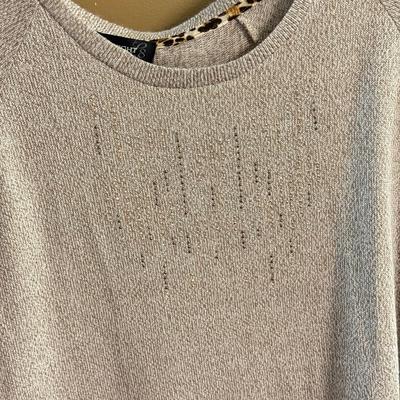 LOT 142: Women’s Tops: Some NWT