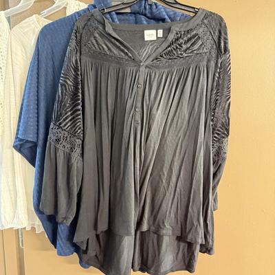 LOT 144: Women’s Tops: Ruby Rd, NWT & More