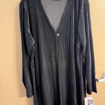 LOT 144: Women’s Tops: Ruby Rd, NWT & More