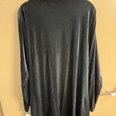 LOT 144: Women’s Tops: Ruby Rd, NWT & More