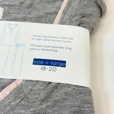 LOT 145: NIP Lizwear Pajama Sets- XL