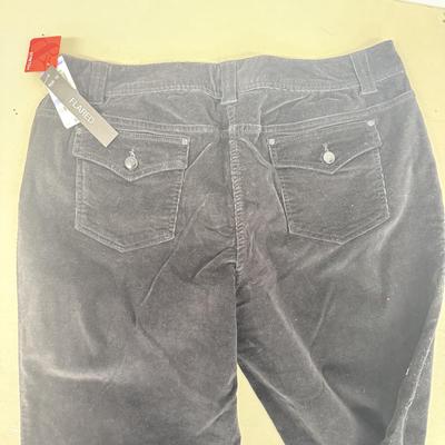 LOT 146: NWT Ladies Bottoms