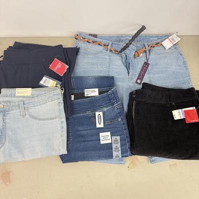 LOT 146: NWT Ladies Bottoms