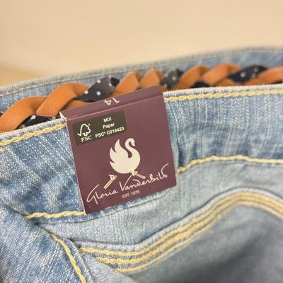 LOT 146: NWT Ladies Bottoms