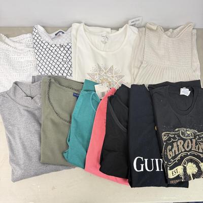 LOT 148: Women’s Tops & Tshirts - some NWT
