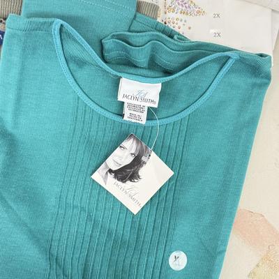 LOT 148: Women’s Tops & Tshirts - some NWT