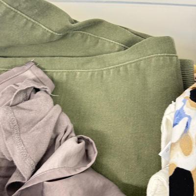 LOT 150: Tote of Women’s Clothing