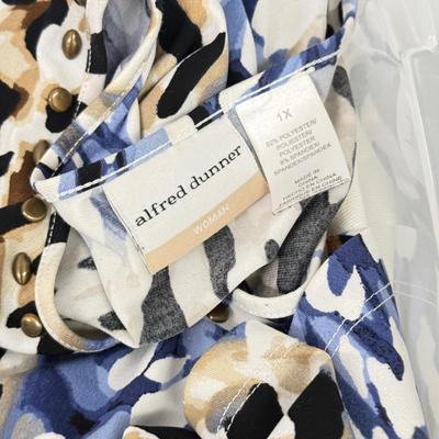 LOT 150: Tote of Women’s Clothing