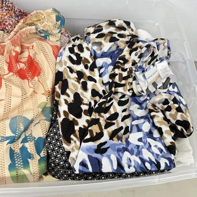 LOT 150: Tote of Women’s Clothing