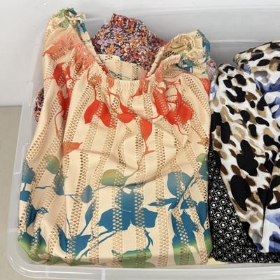 LOT 150: Tote of Women’s Clothing