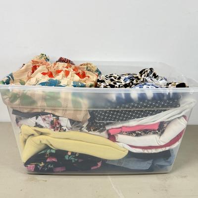 LOT 150: Tote of Women’s Clothing