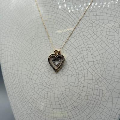 LOT 151: 10kt Gold Heart Pendant on 19" Chain (2.2gtw)