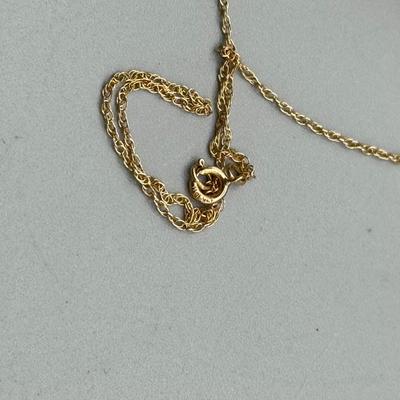 LOT 153: 14kt Gold Cross Pendant on 18" chain (1.7gtw)