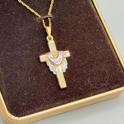 LOT 153: 14kt Gold Cross Pendant on 18" chain (1.7gtw)