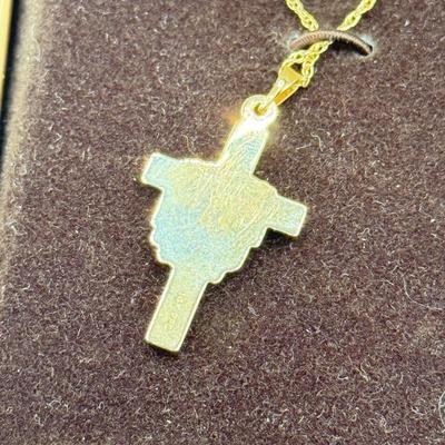 LOT 153: 14kt Gold Cross Pendant on 18" chain (1.7gtw)