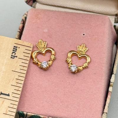 LOT 156: 14kt Irish Claddagh Stud Earrings (0.5gtw)