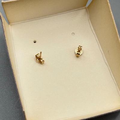 LOT 156: 14kt Irish Claddagh Stud Earrings (0.5gtw)