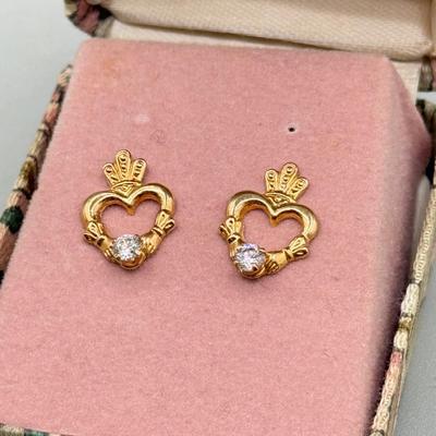 LOT 156: 14kt Irish Claddagh Stud Earrings (0.5gtw)