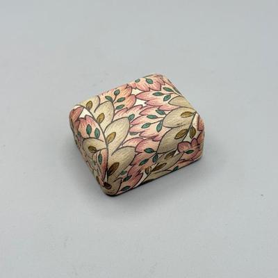 LOT 156: 14kt Irish Claddagh Stud Earrings (0.5gtw)