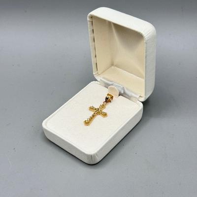 LOT 159: 14kt Gold Cross Pendant (1.0 g)