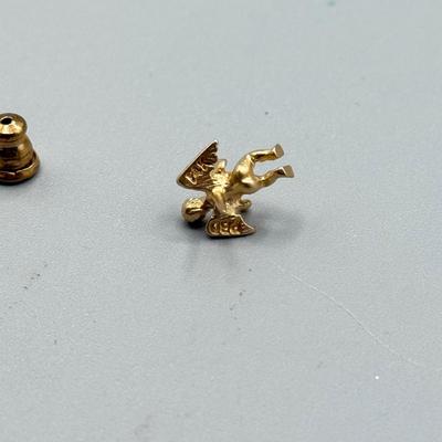 LOT 160: 14kt Gold: Garnet Earrings (0.4g) & Guardian Angel Pin (0.8g)