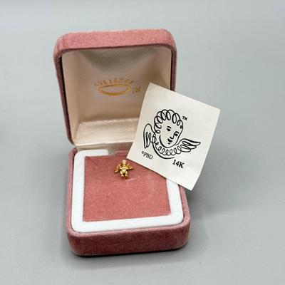 LOT 160: 14kt Gold: Garnet Earrings (0.4g) & Guardian Angel Pin (0.8g)