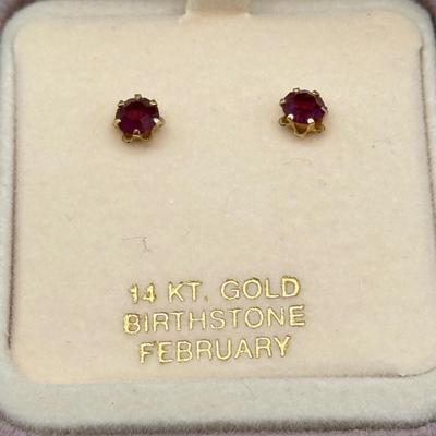 LOT 160: 14kt Gold: Garnet Earrings (0.4g) & Guardian Angel Pin (0.8g)