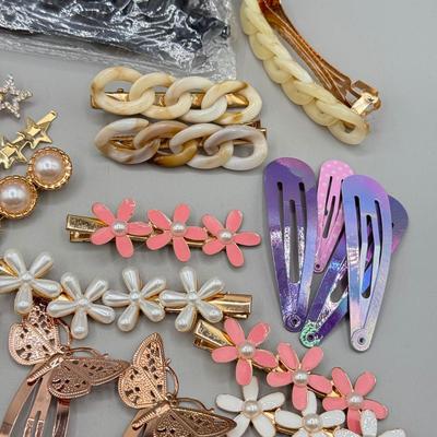 LOT 192: Fashion Hair Pins & Barrettes