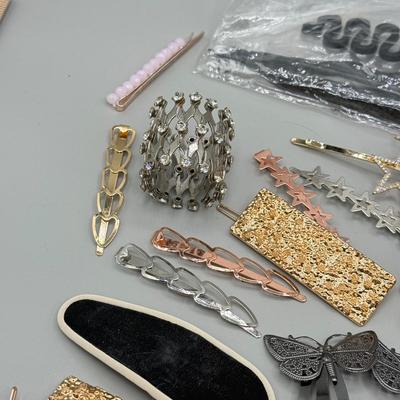 LOT 192: Fashion Hair Pins & Barrettes