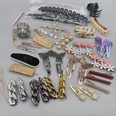 LOT 192: Fashion Hair Pins & Barrettes