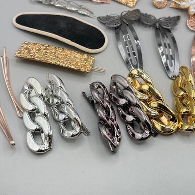 LOT 192: Fashion Hair Pins & Barrettes