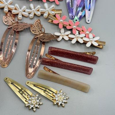 LOT 192: Fashion Hair Pins & Barrettes