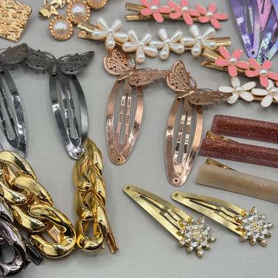 LOT 192: Fashion Hair Pins & Barrettes