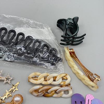 LOT 192: Fashion Hair Pins & Barrettes