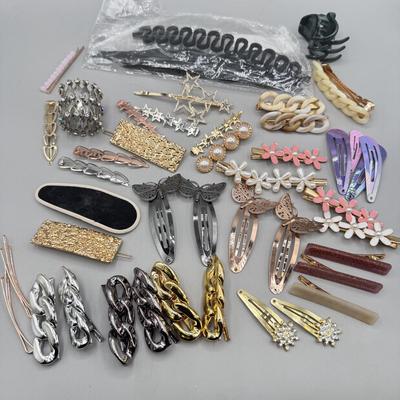 LOT 192: Fashion Hair Pins & Barrettes