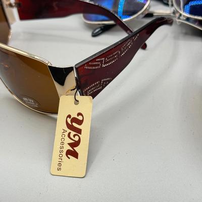 LOT 195: Collection of Sunglasses