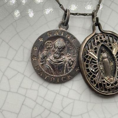 LOT 199; Vintage Sterling Chain w/ Religious Pendants (9.1g)