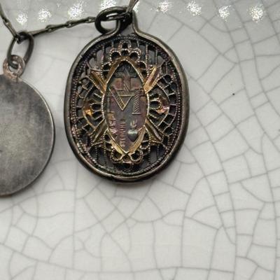 LOT 199; Vintage Sterling Chain w/ Religious Pendants (9.1g)