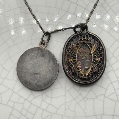 LOT 199; Vintage Sterling Chain w/ Religious Pendants (9.1g)