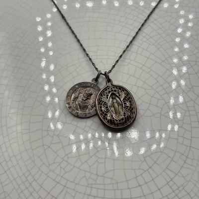 LOT 199; Vintage Sterling Chain w/ Religious Pendants (9.1g)