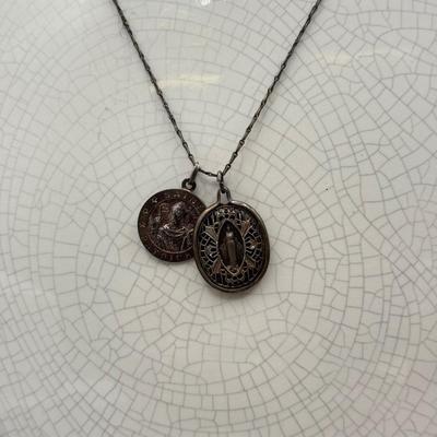 LOT 199; Vintage Sterling Chain w/ Religious Pendants (9.1g)