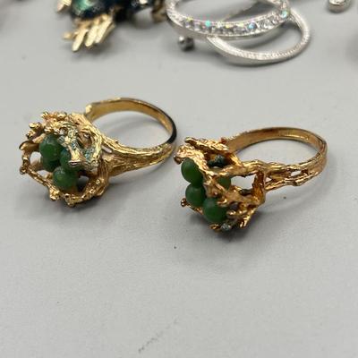 LOT 210: Vintage Costume Jewelry Collection - Rings, Brooches and More