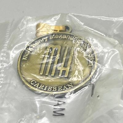 LOT 210: Vintage Costume Jewelry Collection - Rings, Brooches and More