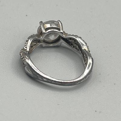 LOT 213: Sterling Silver Jewelry - Earrings and Size 6.5 Ring - 12.3 gtw