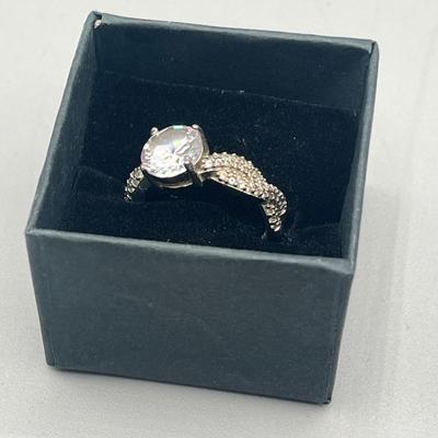 LOT 213: Sterling Silver Jewelry - Earrings and Size 6.5 Ring - 12.3 gtw