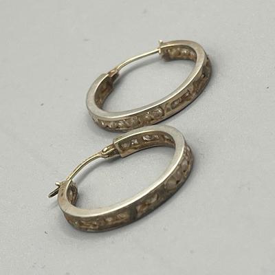 LOT 213: Sterling Silver Jewelry - Earrings and Size 6.5 Ring - 12.3 gtw