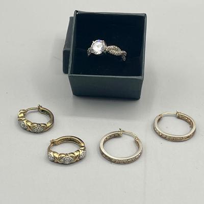 LOT 213: Sterling Silver Jewelry - Earrings and Size 6.5 Ring - 12.3 gtw