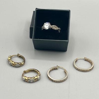 LOT 213: Sterling Silver Jewelry - Earrings and Size 6.5 Ring - 12.3 gtw